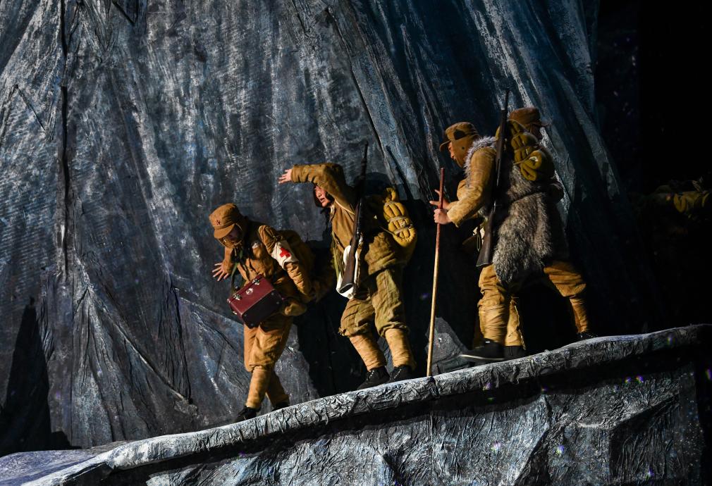 話劇《老西藏》在西藏大劇院首演