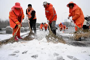 積極應對低溫雨雪天氣 保民生保安全