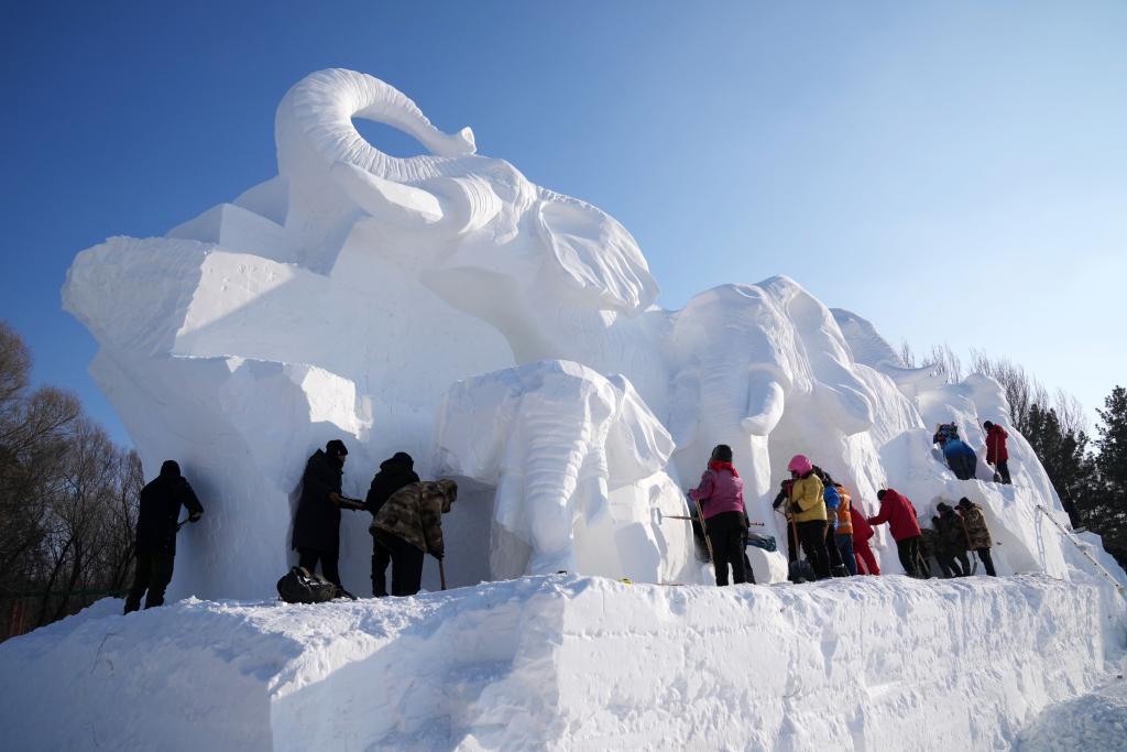 哈爾濱太陽島雪博會建設忙