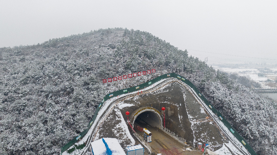 巢馬城際鐵路江北段首座隧道貫通