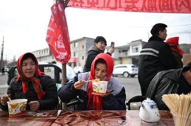 為了鄉親們能吃碗熱面