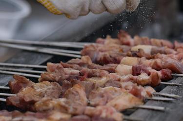 追着雪花看新疆｜&ldquo;冬宰&rdquo;：雪天裏的煙火氣