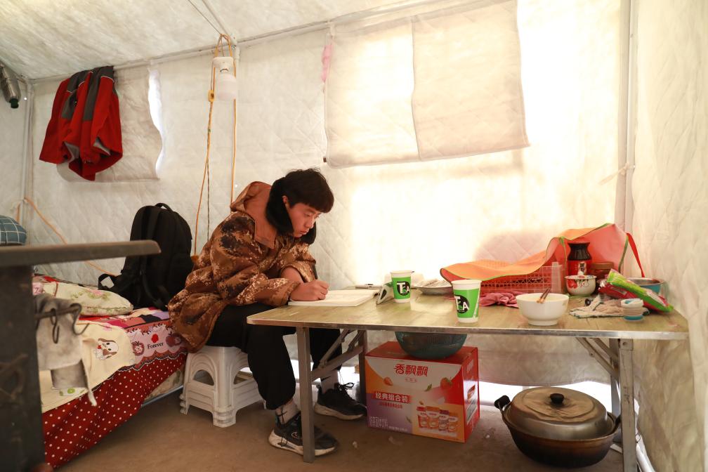 積石山6.2級地震丨積石山高中學生線上復課