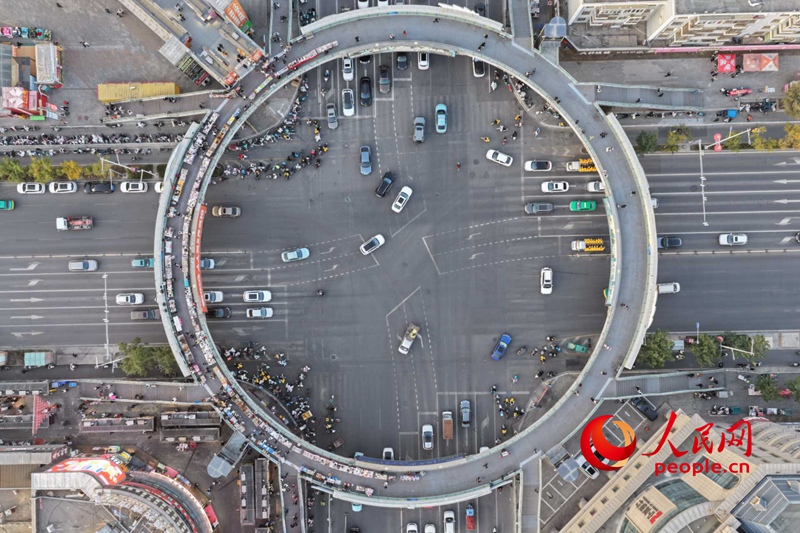 現如今的鳳還橋已成為銀川新地標。人民網記者 梁宏鑫攝