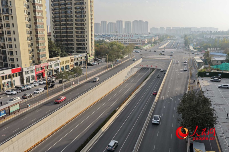 改造後的正源街與寶湖路路口。人民網記者 梁宏鑫攝