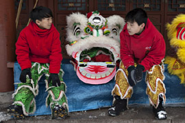 加拿大蒙特利爾華人舞獅慶祝馬年春節