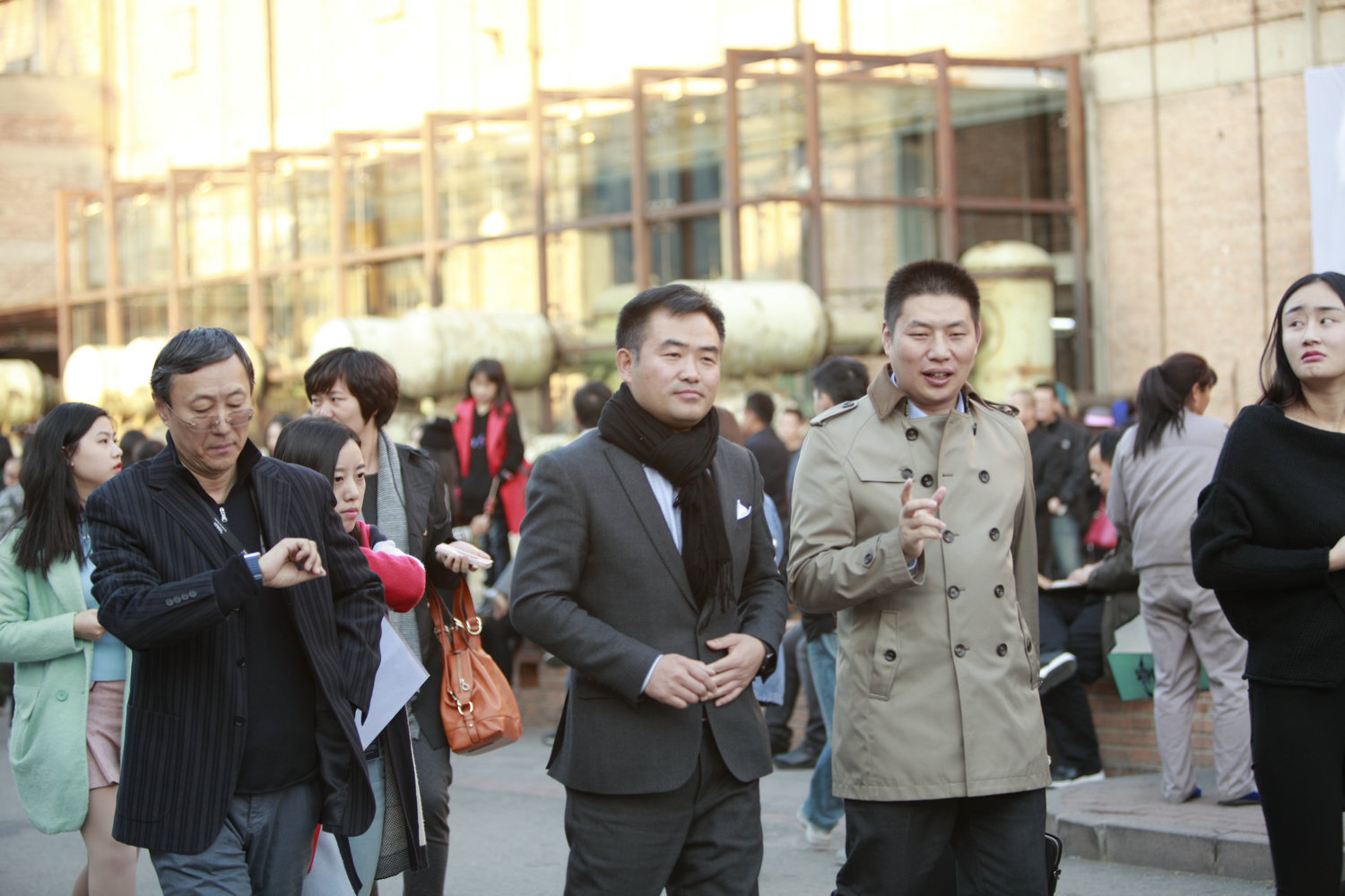 中國服裝設計師協會副主席也變身型男，快看這身裝扮，超有型！