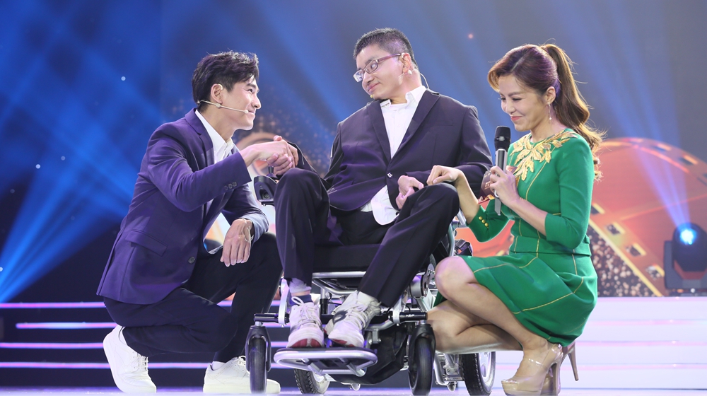 喬振宇講述善行故事《馳騁輪椅的少年》