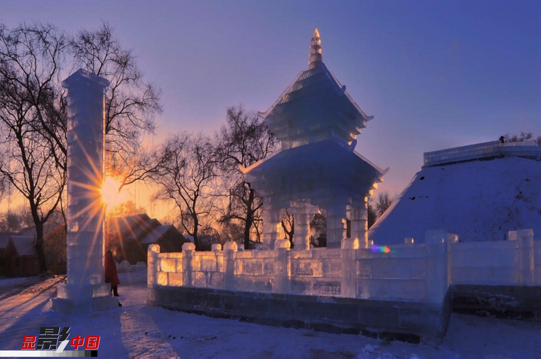冰雕藝術，巧奪天工。2018年12月29日拍攝于吉林市龍潭區霧凇島。新華網發 張向陽 攝