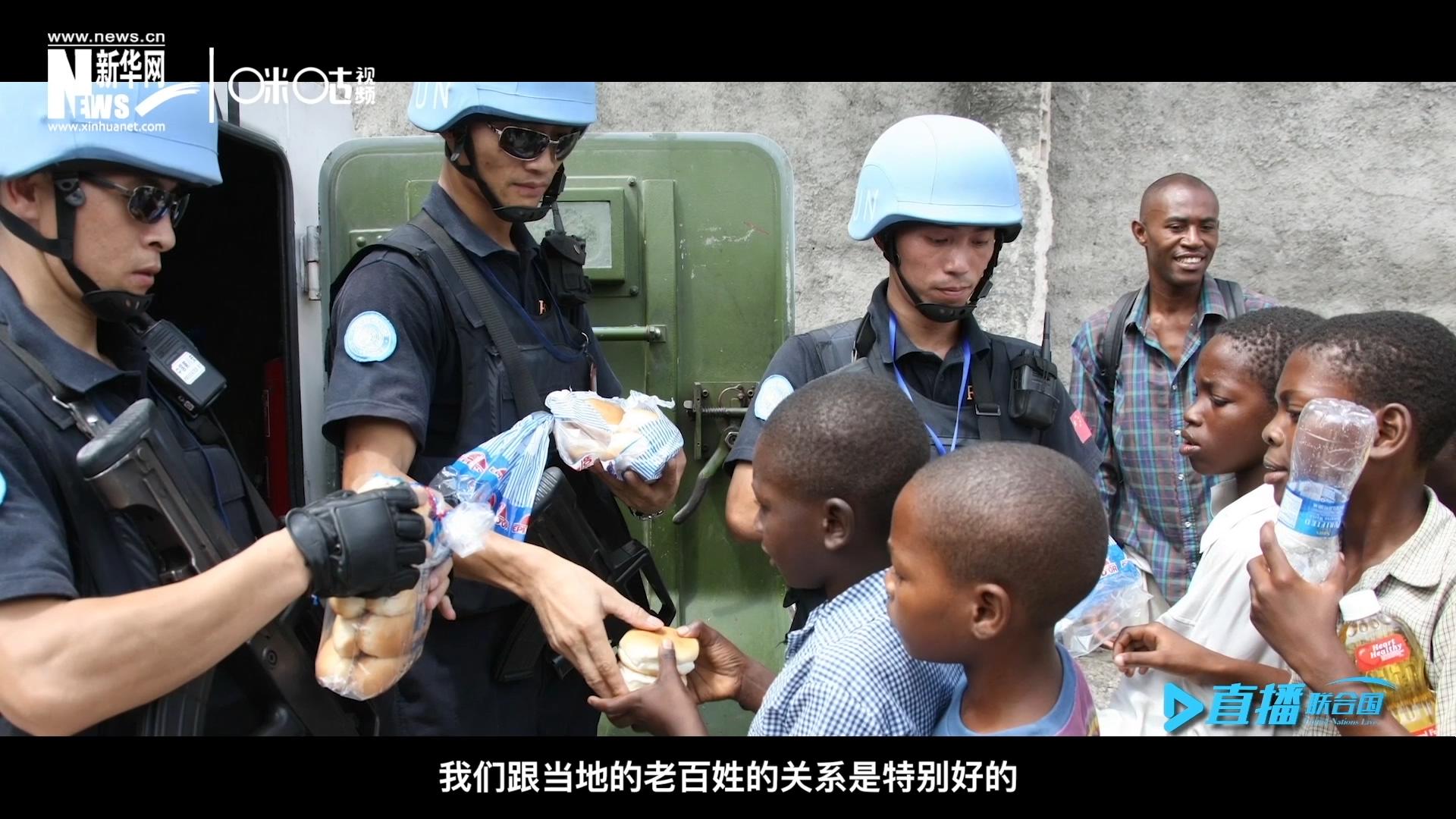 這群胸前印着五星紅旗的警察，在當地民眾心裏有着沉甸甸的份量，也傳遞出許多的善意與感動。