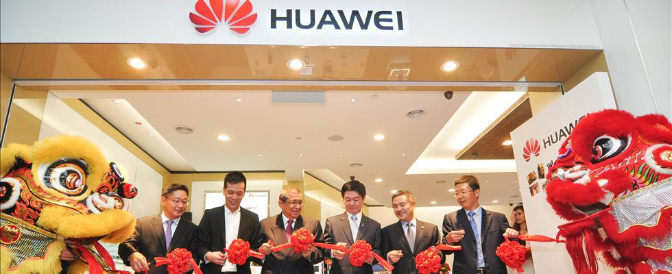 中國華為公司在吉隆坡雙峰塔內新開旗艦專賣店