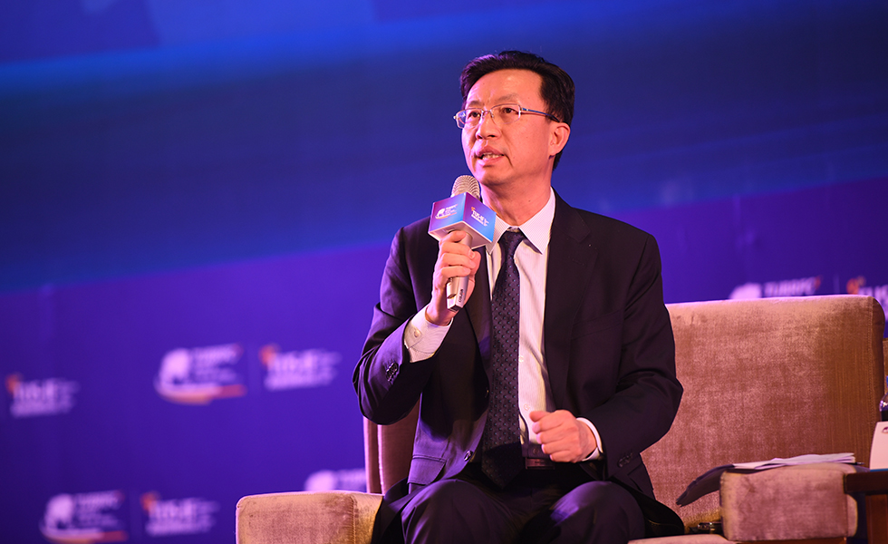 啟迪控股常務副總裁陳鴻波主持“‘一帶一路’下的科技産業合作與創新”圓桌會