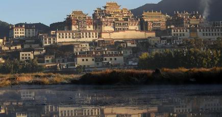 雲南省シャングリラ　絵のような秋景色