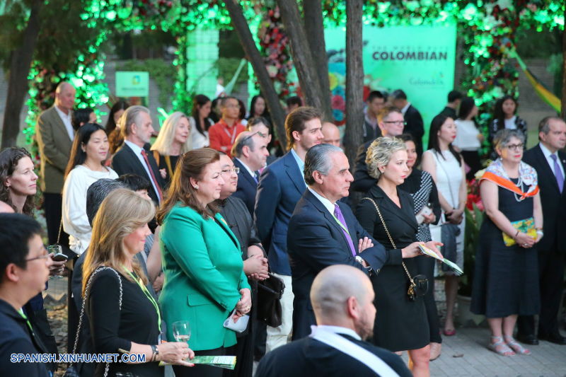 La 18ª Hortiflorexpo IPM Beijing/Shanghai se inauguró hoy miércoles en Beijing y los empresarios colombianos participantes esperan aprovechar la oportunidad para aumentar la exportación de sus flores a este creciente mercado asiático.