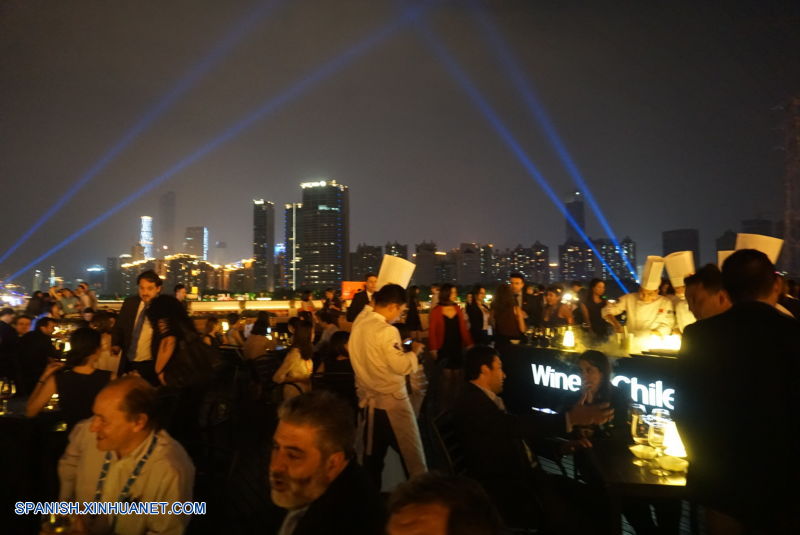 Una demostración culinaria con productos chilenos dio inicio el día 29 a una serie de actividades que se enmarcan en la Semana de Chile 2016 en la ciudad meridional china de Guangzhou, en donde durará del 28 al 30 de este mes.