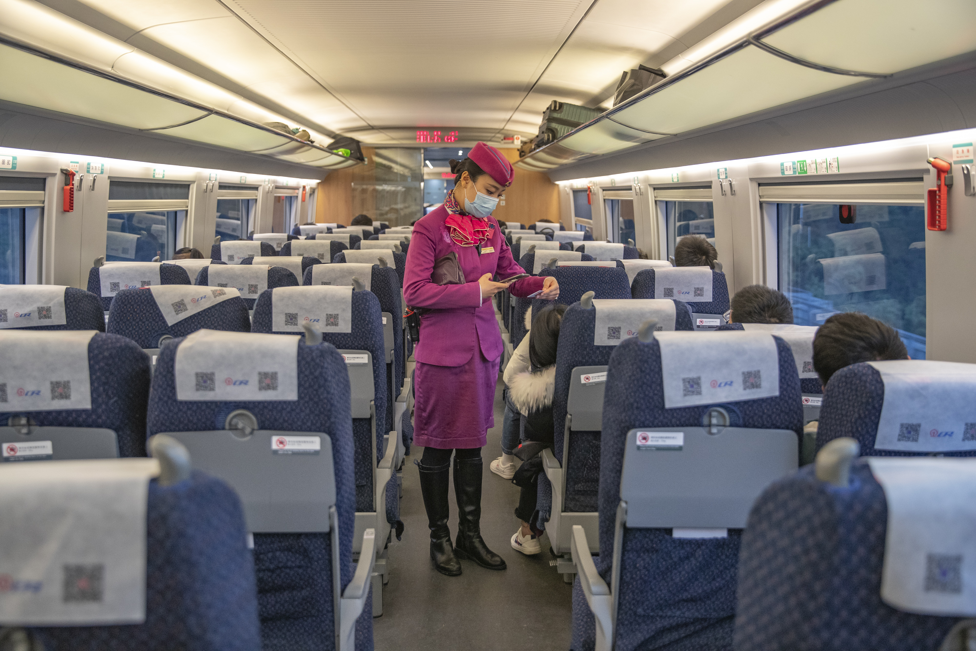 Aumentan viajes en ferrocarril durante temporada alta por Fiesta de Primavera en China